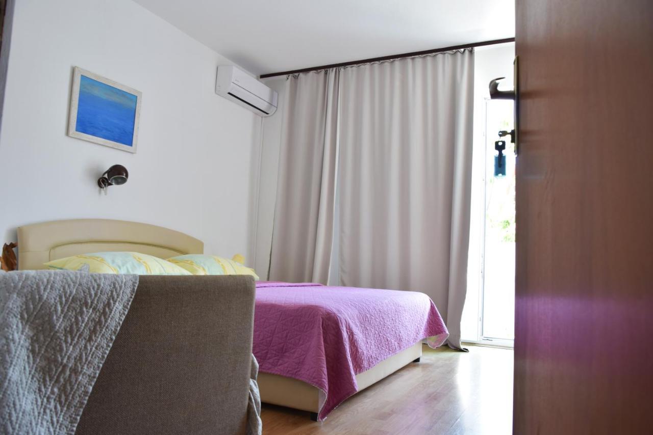 Guest House Tina Ραμπ Εξωτερικό φωτογραφία